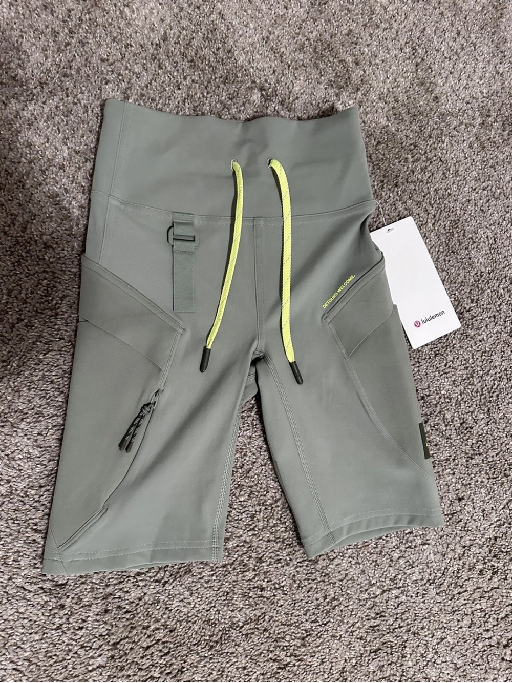 NWT Lululemon Cargo SHR Hiking Short 8" Womens Size 2 green New